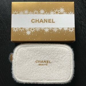 CHANEL Holiday Gift Set - Look Sharp